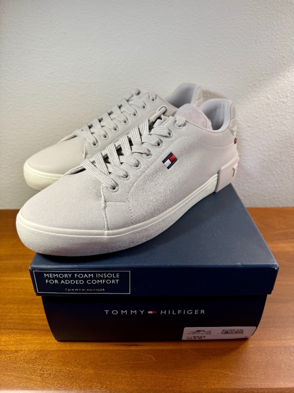 Tommy Hilfiger Men's Rezz Lace Up Low Top Sneakers Light Ice Grey Size 10.5 M